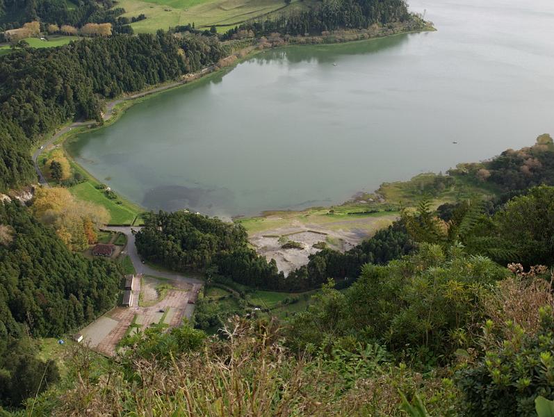 Azorerne 2007 095.jpg - Furnas kratersø.